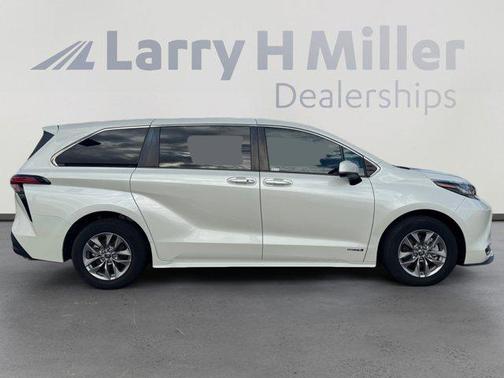 2021 Toyota Sienna XLE 7 Passenger