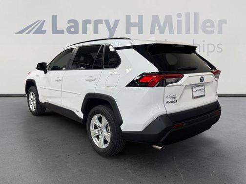 Super White 2020 Toyota RAV4 Hybrid XLE