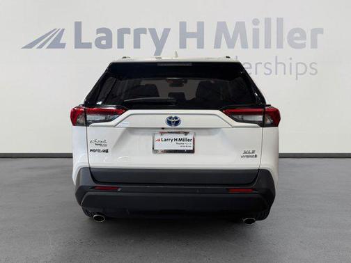 Super White 2020 Toyota RAV4 Hybrid XLE