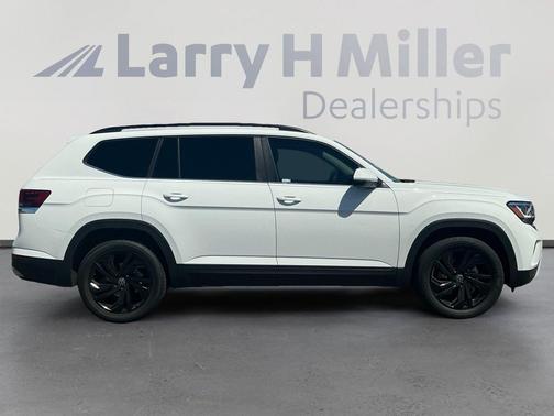 Pure White 2023 Volkswagen Atlas 3.6L SE w/Technology