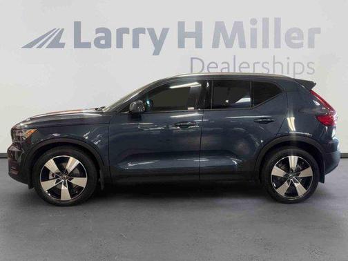 2021 Volvo XC40 T5 Momentum
