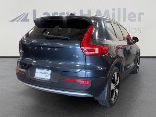 2021 Volvo XC40 T5 Momentum
