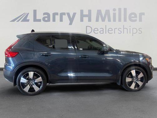 2021 Volvo XC40 T5 Momentum
