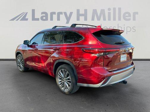 2021 Toyota Highlander Hybrid Platinum