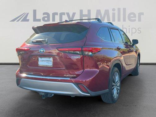 2021 Toyota Highlander Hybrid Platinum