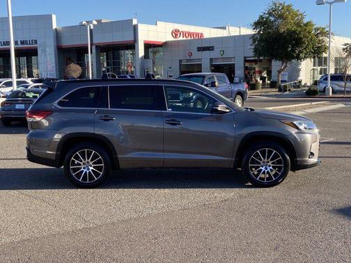 2018 Toyota Highlander SE