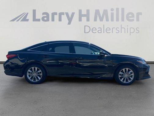 2021 Toyota Avalon Hybrid XLE