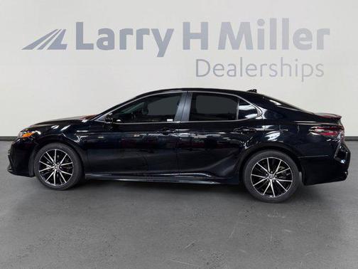 Midnight Black Metallic 2022 Toyota Camry SE