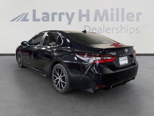 Midnight Black Metallic 2022 Toyota Camry SE