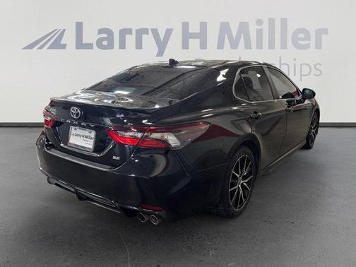 Midnight Black Metallic 2022 Toyota Camry SE