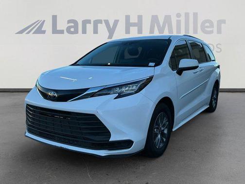 2023 Toyota Sienna LE