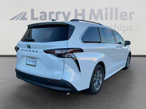 2023 Toyota Sienna LE