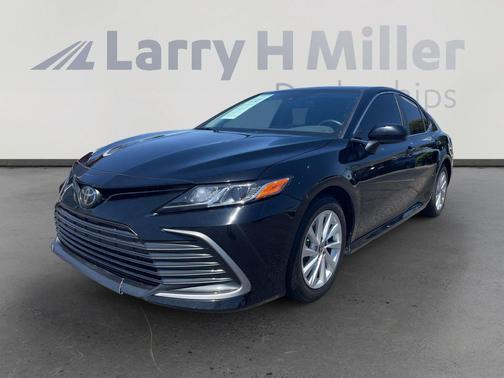 Midnight Black Metallic 2022 Toyota Camry LE