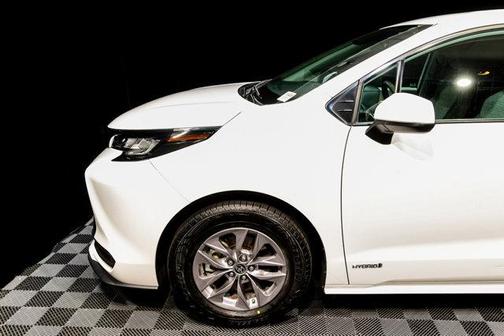 2021 Toyota Sienna LE