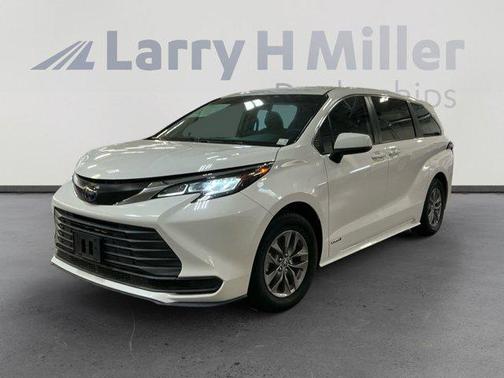 2021 Toyota Sienna LE
