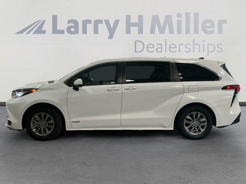 2021 Toyota Sienna LE