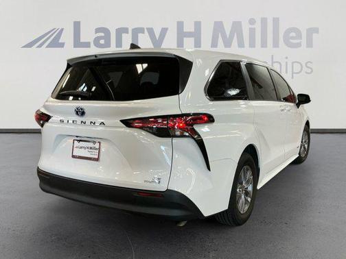 2021 Toyota Sienna LE