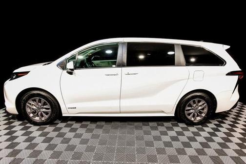 2021 Toyota Sienna LE