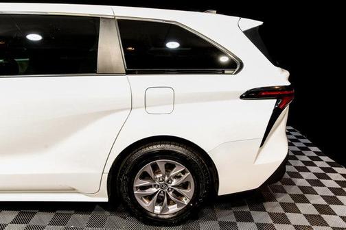 2021 Toyota Sienna LE