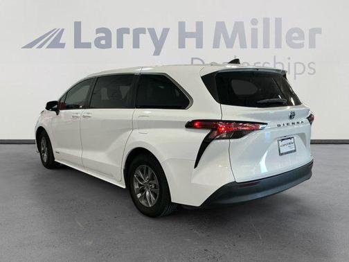 2021 Toyota Sienna LE