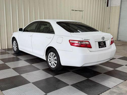 Super White 2007 Toyota Camry SE