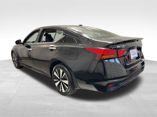 Black 2020 Nissan Altima 2.5 SV