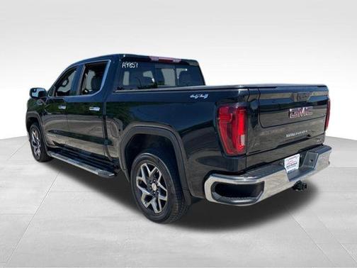 Onyx Black 2022 GMC Sierra 1500 SLT