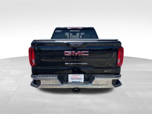 Onyx Black 2022 GMC Sierra 1500 SLT