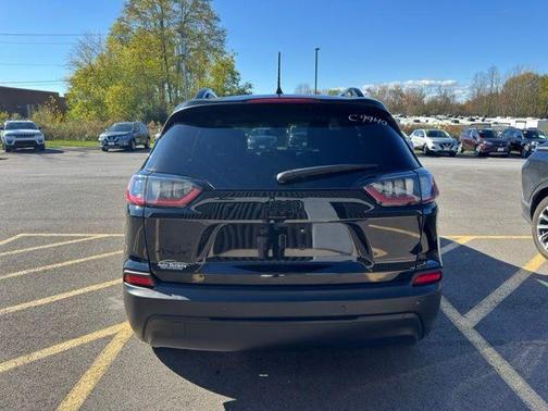 2023 Jeep Cherokee Altitude Lux