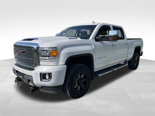 White Frost Tri-Coat 2019 GMC Sierra 3500 Denali