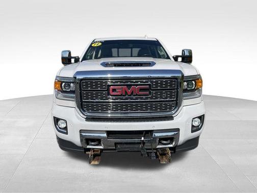 White Frost Tri-Coat 2019 GMC Sierra 3500 Denali