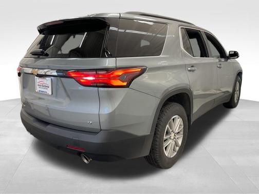 Sterling Gray Metallic 2023 Chevrolet Traverse LT Cloth