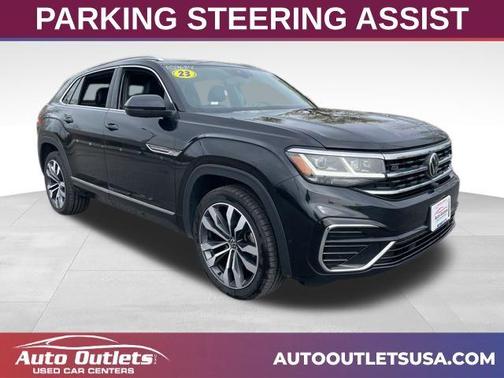 Deep Black Pearl Effect 2023 Volkswagen Atlas Cross Sport 3.6L V6 SEL Premium R-Line