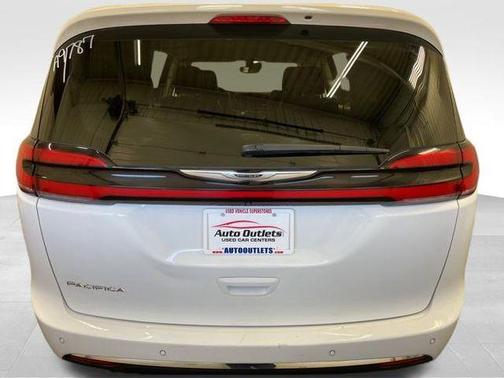 Bright White Clearcoat 2023 Chrysler Pacifica Touring-L