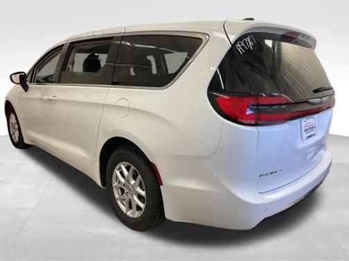 Bright White Clearcoat 2023 Chrysler Pacifica Touring-L
