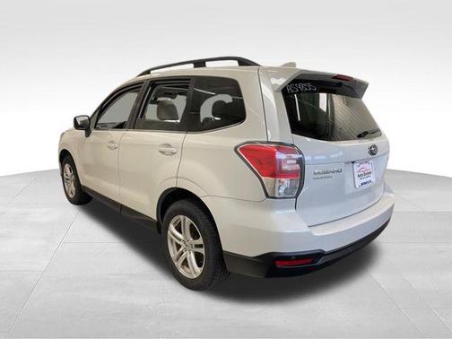 Crystal White Pearl 2018 Subaru Forester 2.5i Limited