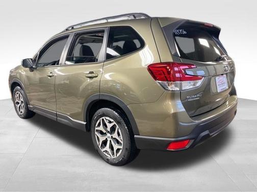 Autumn Green Metallic 2023 Subaru Forester Premium