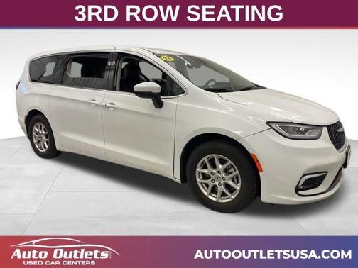 2023 Chrysler Pacifica Touring-L