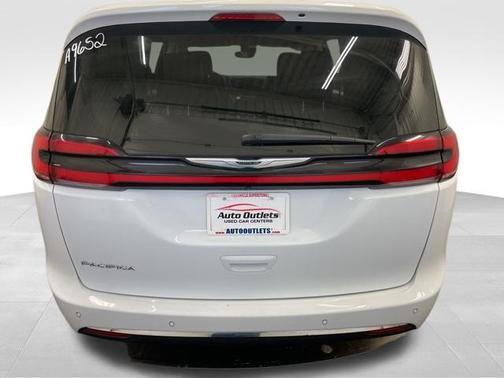 2023 Chrysler Pacifica Touring-L
