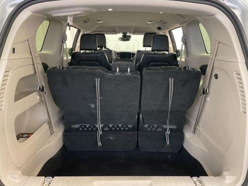 2023 Chrysler Pacifica Touring-L