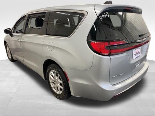 2023 Chrysler Pacifica Touring-L