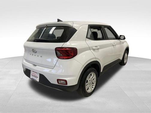 Ceramic White 2022 Hyundai VENUE SE