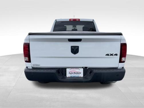 Bright White Clearcoat 2022 RAM 1500 Classic SLT