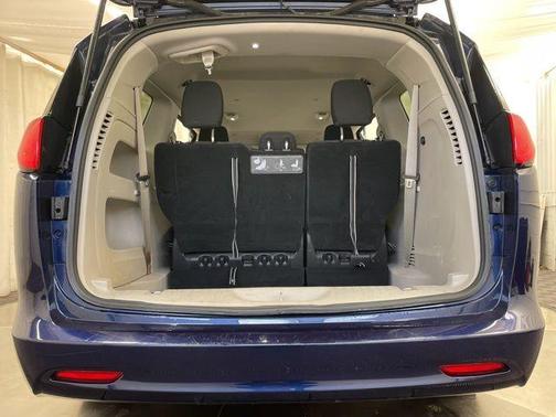 2020 Chrysler Voyager LX