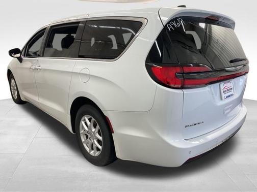 2023 Chrysler Pacifica Touring