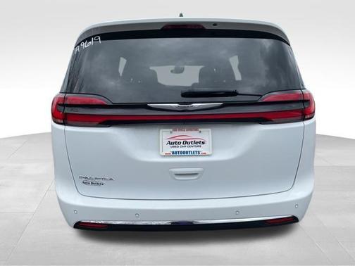 2023 Chrysler Pacifica Touring