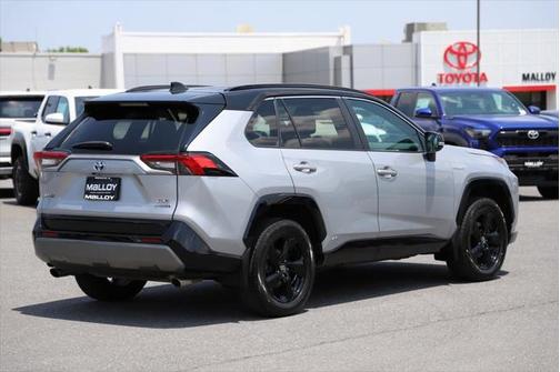 2020 Toyota RAV4 Hybrid SE