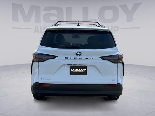 2025 Toyota Sienna LE