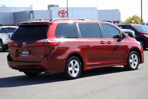 2019 Toyota Sienna LE