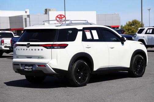 2022 Nissan Pathfinder SL 4WD